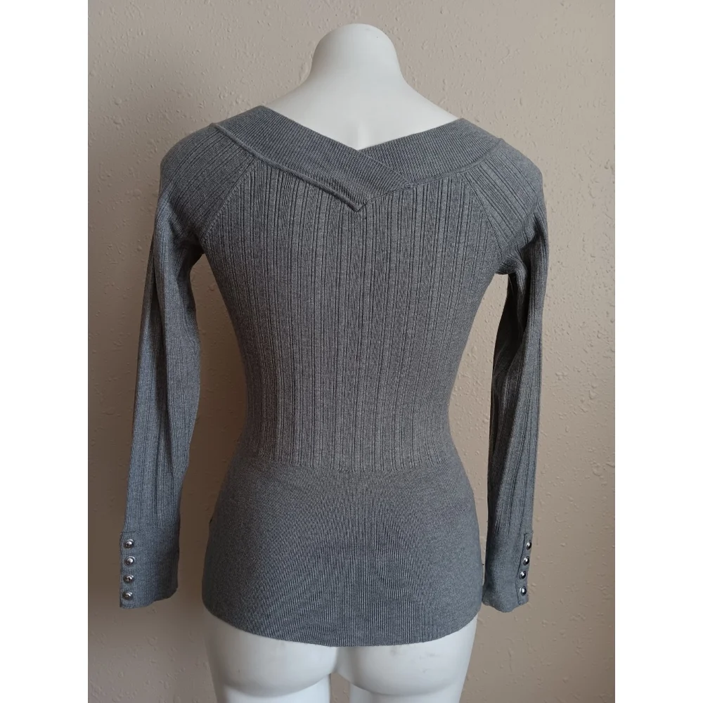 Gray Ribbed V-neck Sweater - Picture 3 of 6